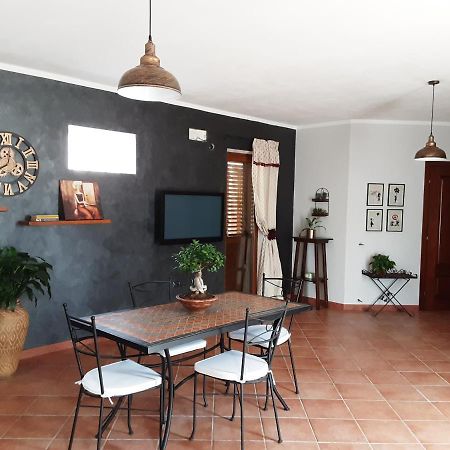 Bed and Breakfast L'Aura Uri Esterno foto